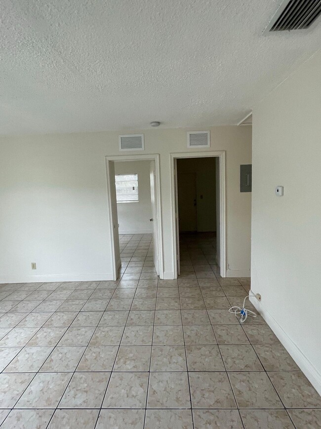 Foto del edificio - 220 SW 8th St