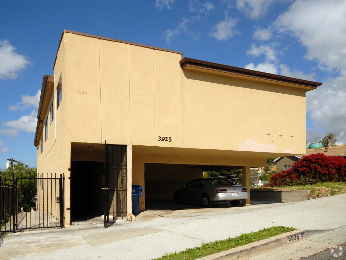 Primary Photo - 3925 Barrett Rd