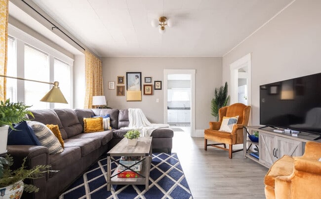 Building Photo - 6011 Ellen Ave