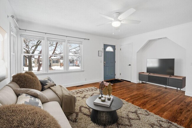 Foto del edificio - 5705 Logan Ave S