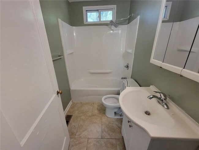 Building Photo - 1040 Shepherds Ln NE