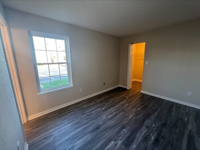 Building Photo - 5677 Landfall Dr