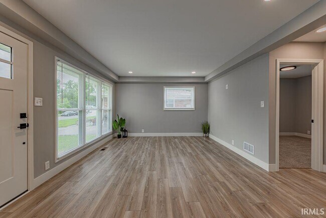 Foto del edificio - 2054 Conlin Ave