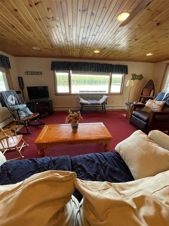 Foto del edificio - 33 Woods Pond Dr