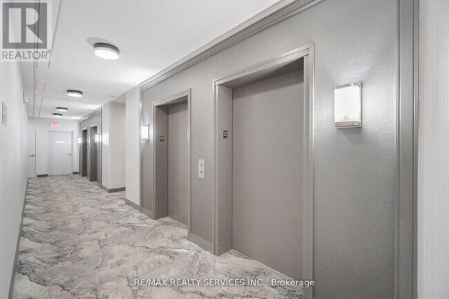 Photo du bâtiment - 80 Absolute Ave