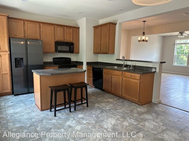 Building Photo - 3 br, 2.5 bath House - 8063 Belton Cir