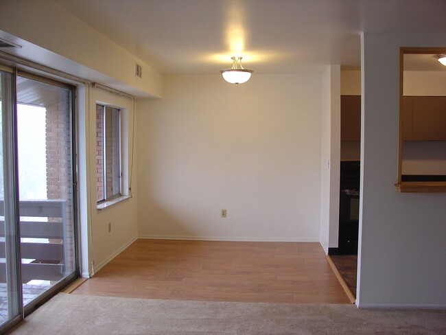 Dining area. - 8179 Ohio River Blvd