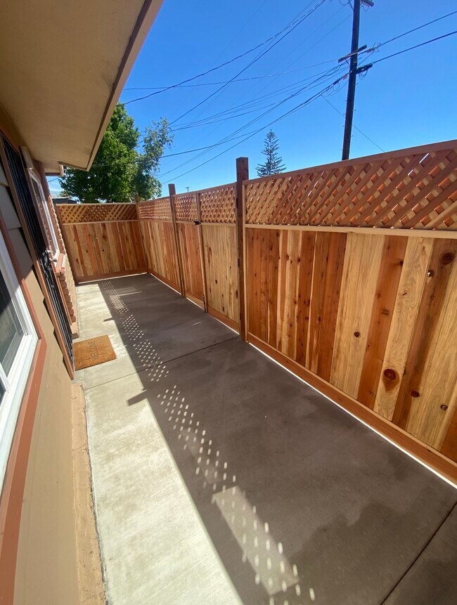 Foto del edificio - 2727 Drew Ln