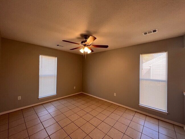 Foto del edificio - 6270 Jamestown Dr