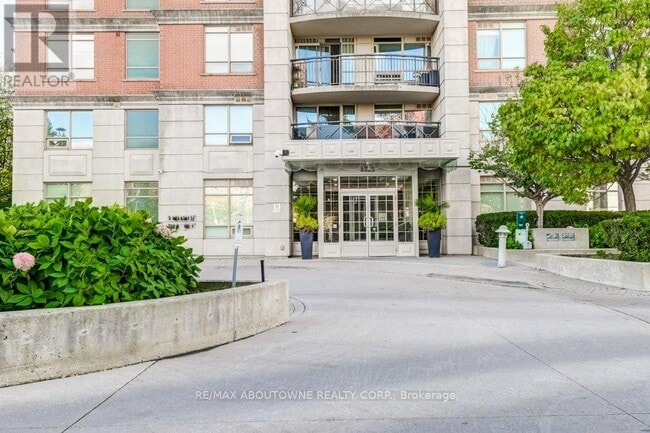 Building Photo - 2325 Central Park Dr