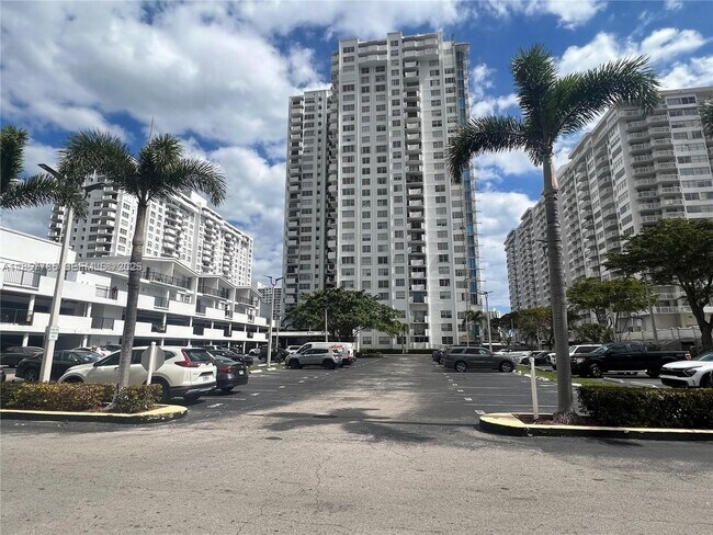 Foto del edificio - 2750 NE 183rd St