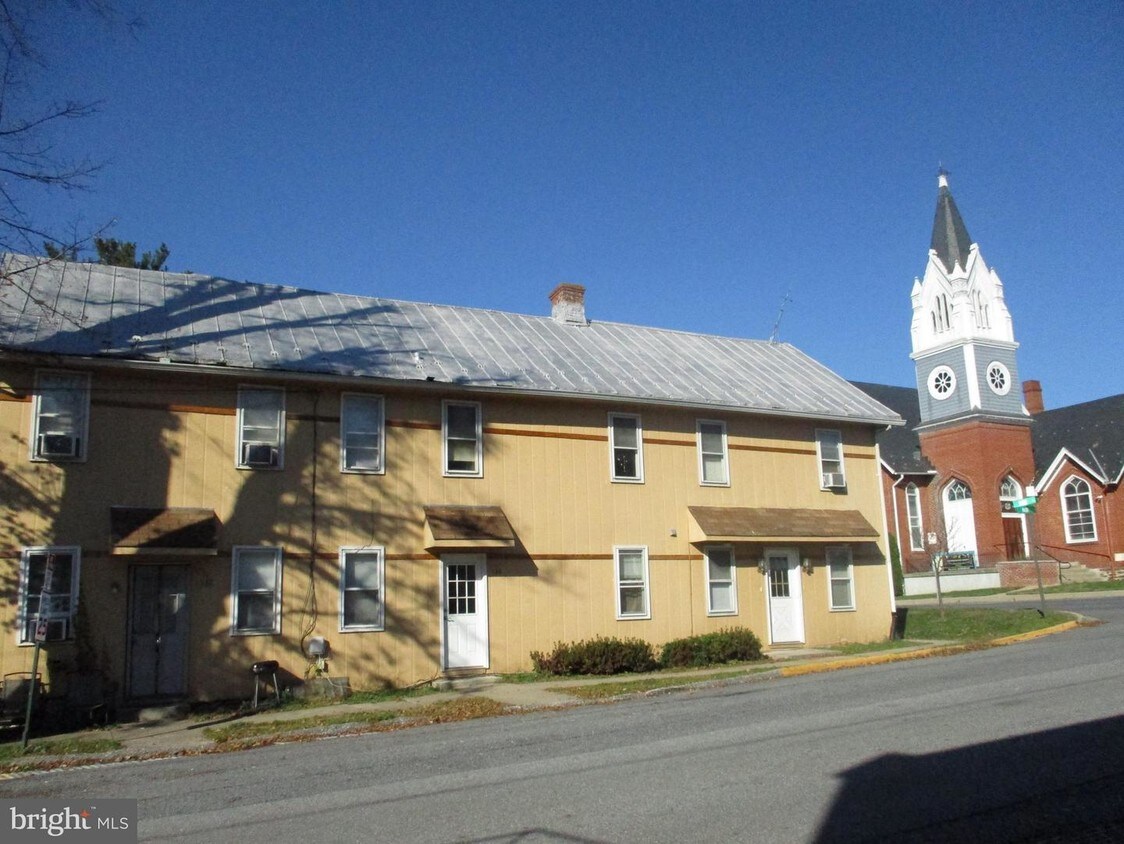 107 High st Unit 1, New windsor, MD 21776 Apartment for Rent in New