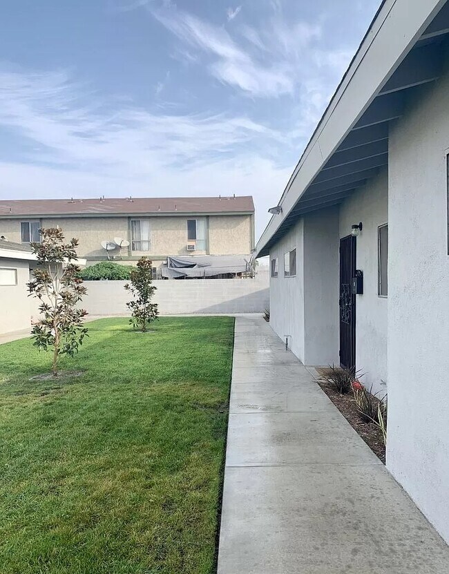 Foto del edificio - 13788 Newland St