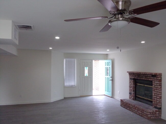 Building Photo - 21235 Windsong St