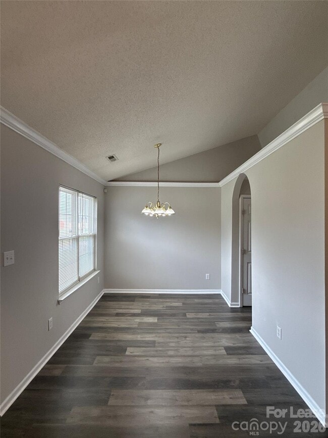 Foto del edificio - 1511 Hudson Graham Ln