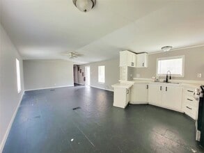Building Photo - 312 Paddock St