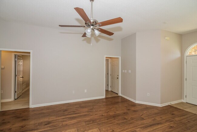 Foto del edificio - 824 W E Ross Pkwy