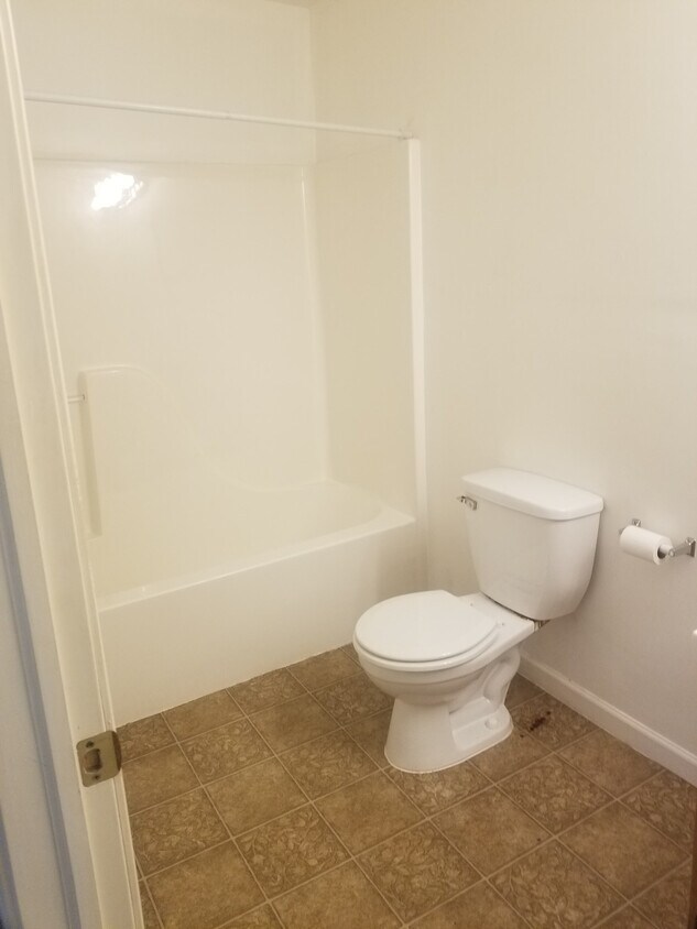 166 Bowery St Unit 2B, Frostburg, MD 21532 Room for Rent in Frostburg