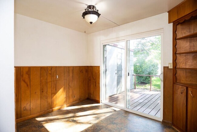 Foto del edificio - Charming 4 Bedroom, 1.75 Bath Brick Ranch Near Old Town!