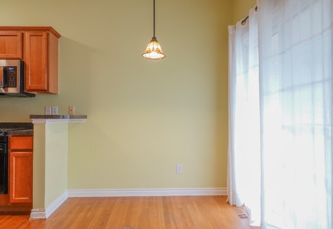 Building Photo - 1521 Commodore Cir