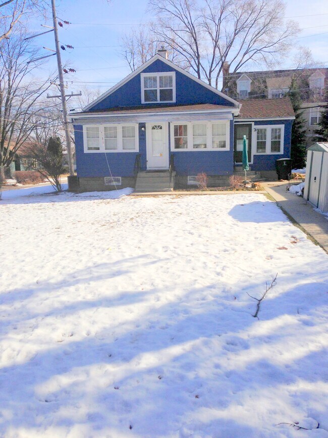 130 Fourth St, Libertyville, IL 60048 House for Rent in Libertyville
