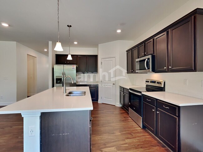 Building Photo - 2092 Windsor Park Avenue