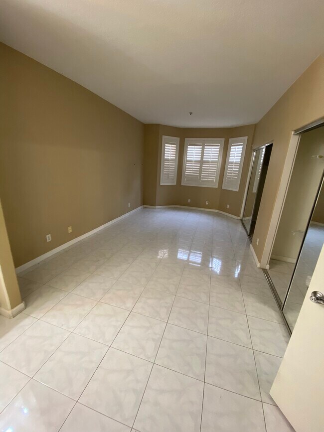Master BR - 3969 Mahaila Ave