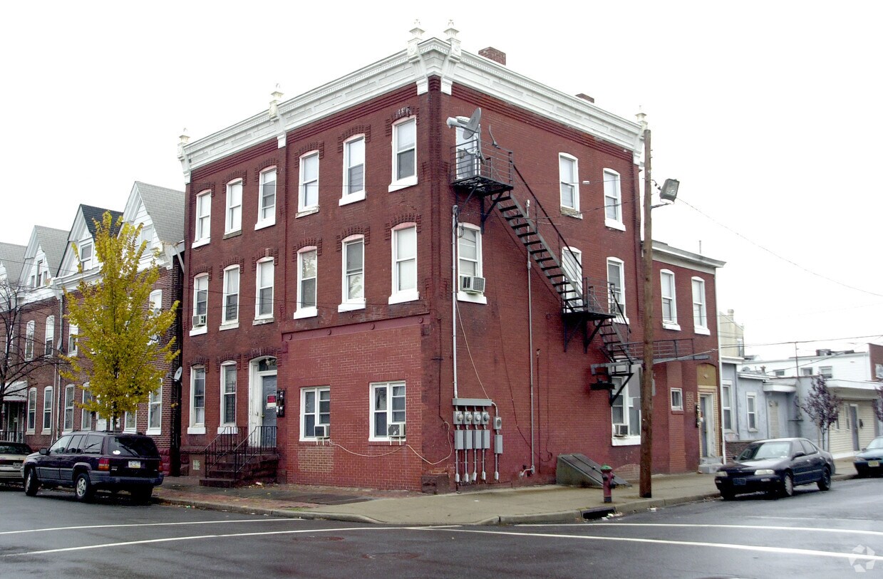 Foto del edificio - 336 Genesee St