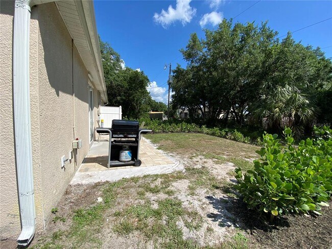 Foto del edificio - 324 Lomond Dr