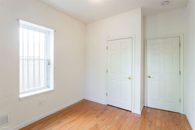 Foto del edificio - 5 br, 2 bath House - 1739 FONTAIN ST
