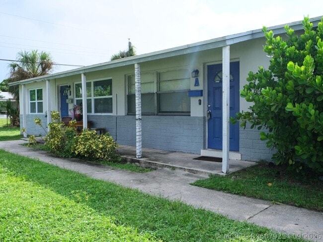 Building Photo - 401 Silver Beach Rd