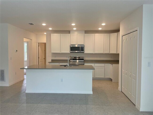 Building Photo - 2021 Canton Pk Dr