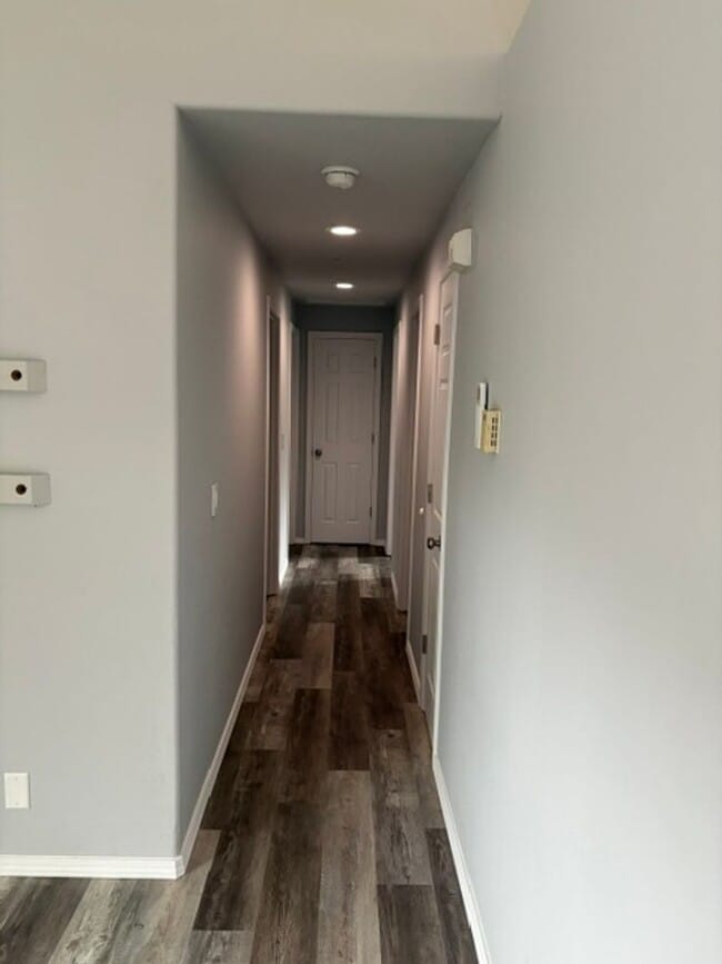 Building Photo - Newly updated