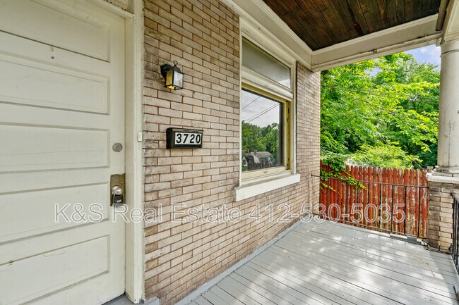 Foto del edificio - 3720-3726 Baytree St