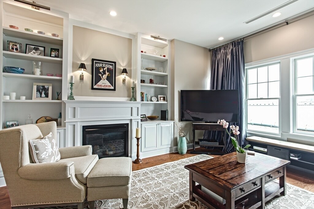 Foto principal - 655 E 2nd St