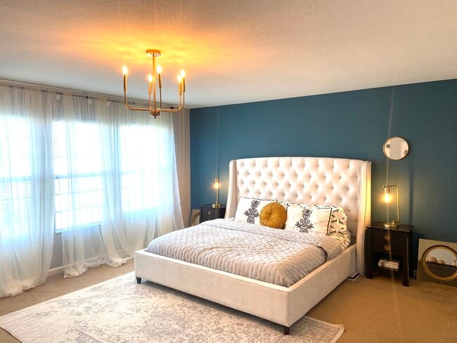 Main / Master bedroom - 1207 N 207th Cir