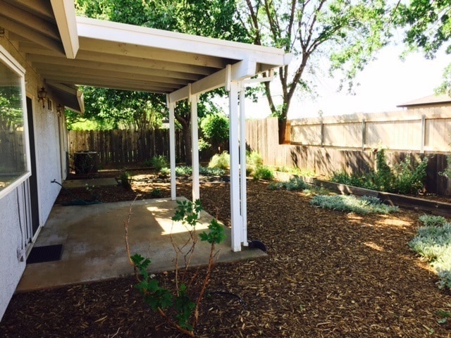 Building Photo - Culdesac Home Near Parks & Schools