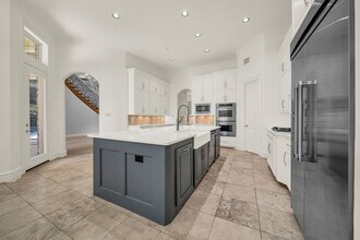 Building Photo - 15 Player Green Pl