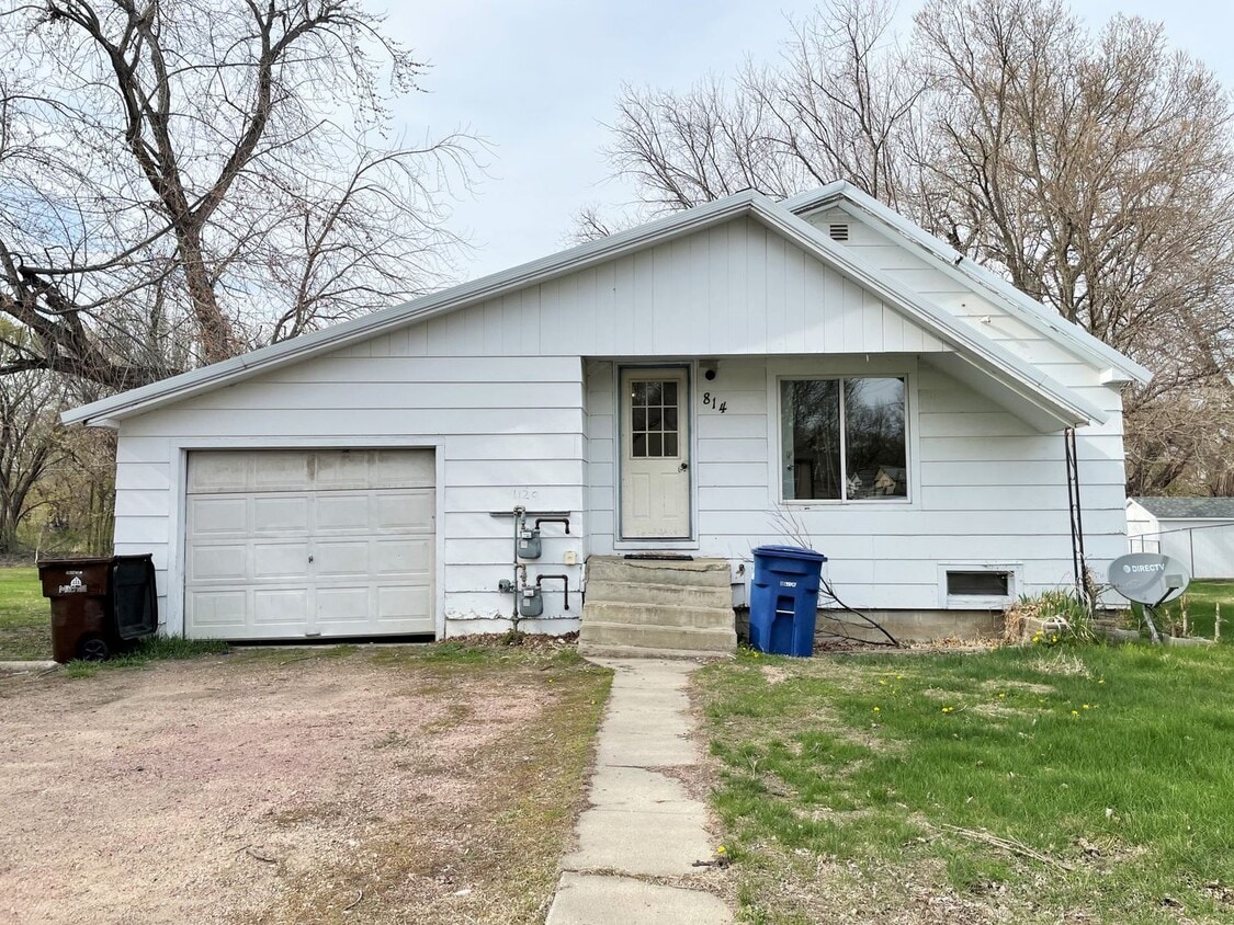 814 W Hanson Ave Unit 2, Mitchell, SD 57301 Room for Rent in Mitchell
