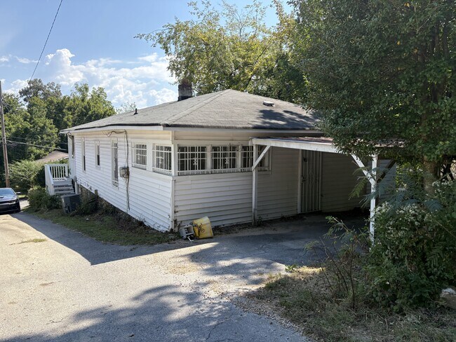 Building Photo - 715 Larkin Ave