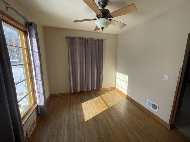 Building Photo - 505 1st St NE