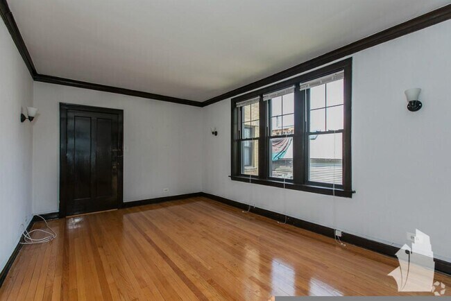Building Photo - 3620 N Marshfield Ave