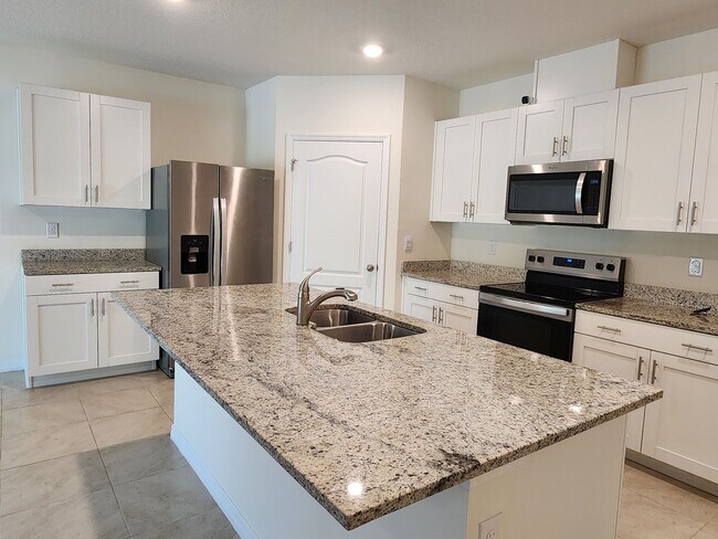 Foto del edificio - BEAUTIFUL 4Bedroom 2 Bathroom Home in the Ormond Station Community
