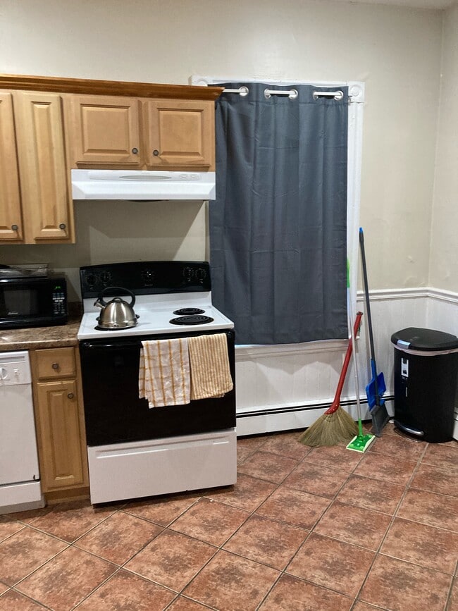 Building Photo - 102 Calumet St