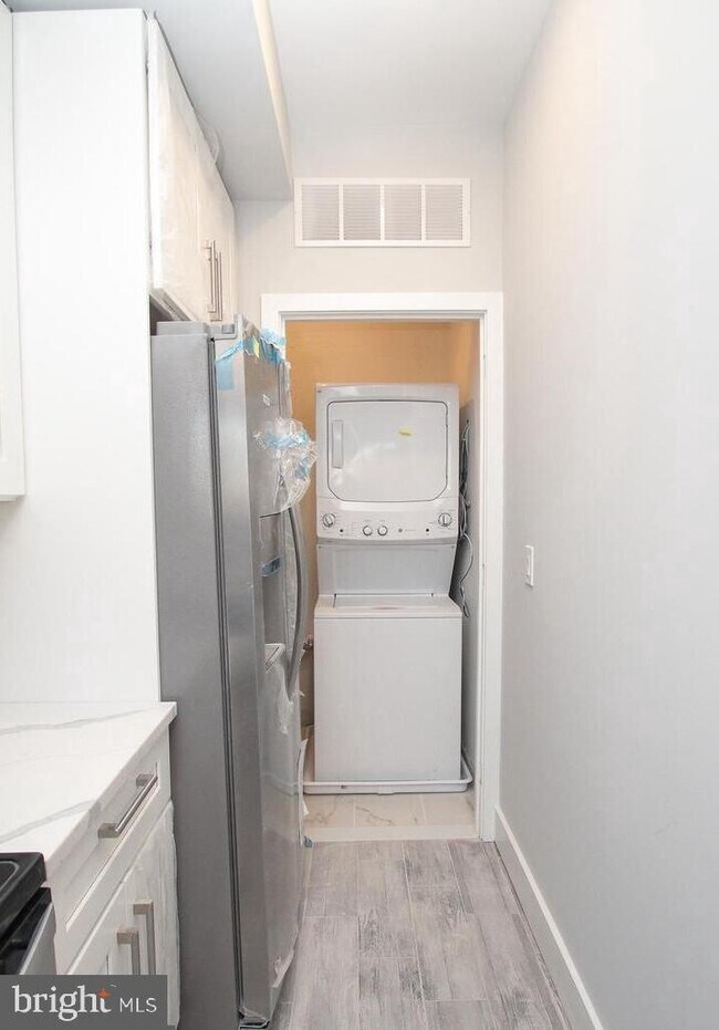 Building Photo - 2423 Frankford Ave