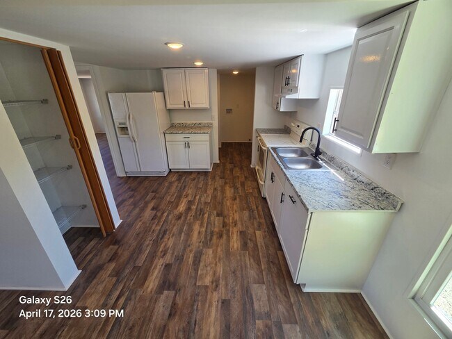 Foto del edificio - 4180 Royal Palm Ave