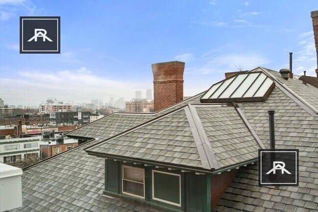 Building Photo - 3 bedroom in Brookline MA 02446