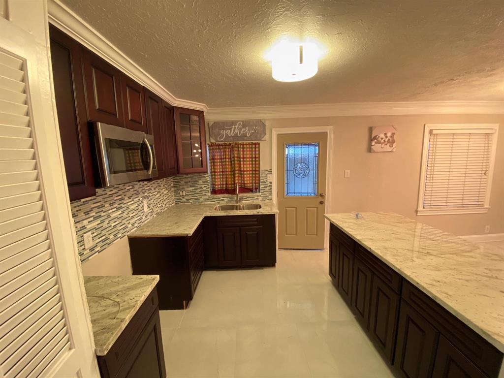Primary Photo - 7522 Greenstone St