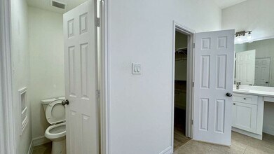 Building Photo - 7510 Golden Thistle Ln