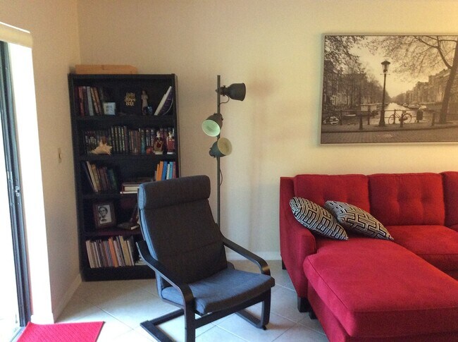 Foto del edificio - 5825 Rattlesnake Hammock Rd